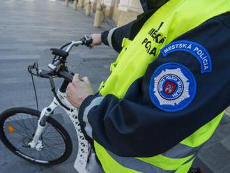 Bratislavskí policajti dostali kolobežky, budú hliadkovať ekologicky