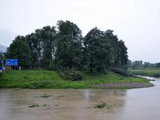 Na severe Slovenska hrozia povodne, v regiónoch vydali výstrahy