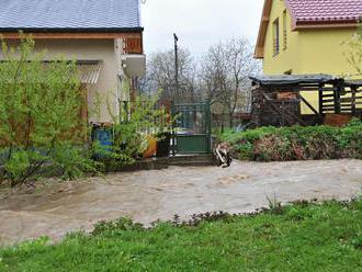 Záplavy na Kysuciach majú dve obete, na Liptove zatopilo domy