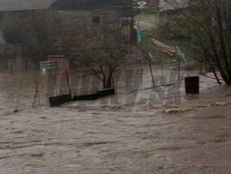 Po mrazoch bičujú Slovensko povodne: Katastrofa v Žilinskom kraji