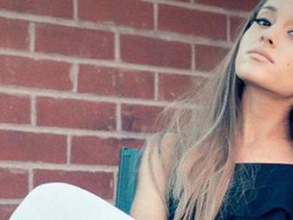 Po teroristickém útoku v Manchesteru přerušuje Ariana Grande své turné
