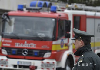Bratislavskí hasiči zasahujú pri požiari odpadu
