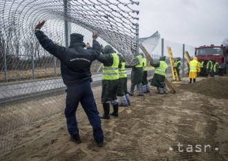 Maďarská vláda: EK a EP útočia na nás pre zábrany proti migrantom