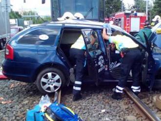 U střetu tramvaje a osobního vozu zasahují pražští hasiči ze stanice Petřiny na Bělohorské ulici v…