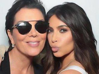 Kardashianové možná porodí třetí dítě vlastní jednašedesátiletá matka