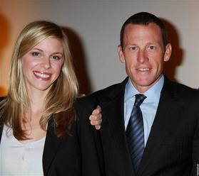 Lance Armstrong se podruhé ožení, zasnoubil se po deseti letech vztahu