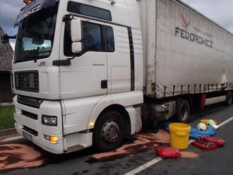Přes uzavřené Červenohorské sedlo chtěl projet kamion, způsobil škodu 6 milionů
