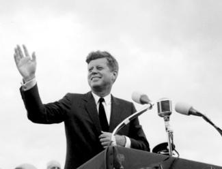 Před 100 lety se narodil John Fitzgerald Kennedy, pro Američany zůstává legendou