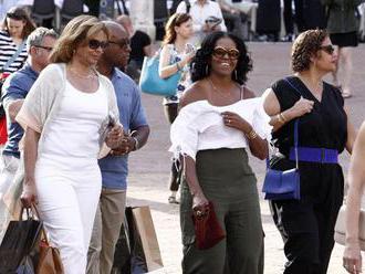 Letný top a dovolenková nálada! Michelle Obama kráča toskánskym mestom
