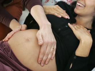 Domáce pôrody sa stávajú trendom, tvrdia gynekológovia