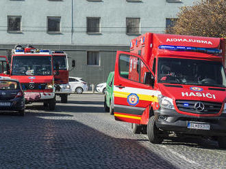 Rušný večer v Prešove: Hasiči likvidovali požiar v byte, nutná evakuácia