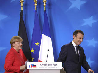 FOTO Macron pobláznil Európu. Tieto dámy sú v jeho spoločnosti celé bez seba!