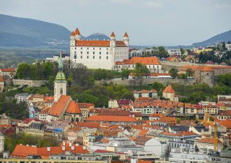 Tri percentá nášho obyvateľstva sa vlani narodili mimo Slovenska