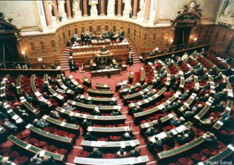Francúzsky parlament si zvolil za predsedu Francoisa de Rugyho