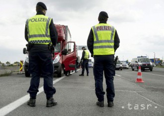 Do školského autobusu v Nemecku vrazilo auto, hlásia osem zranených