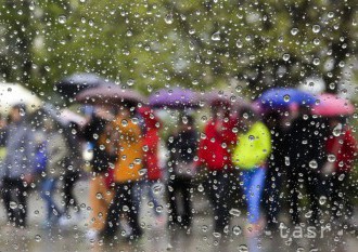 Na východe Slovenska sa začne víkend dažďom