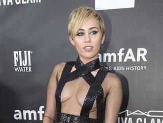 Jsem bezpohlavní bytost, prohlašuje zpěvačka Miley Cyrusová