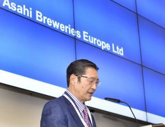 Pivo Asahi Super Dry by se mohl vařit v Itálii, ne ve Staropramenu