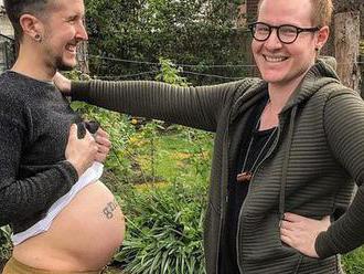 Jsem těhotný muž, kterého oplodnil gay, říká šťastný transsexuál