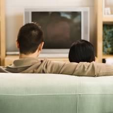 Jak nejlépe sedět při sledování televize