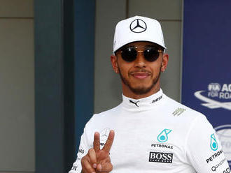 Hamilton v Baku deklasoval konkurenciu. Má pole position