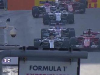 Boj sa po kolízii vyostril. Nech Vettel ukáže mimo trate, že je chlap, zúril Hamilton