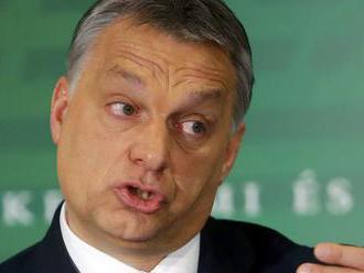Nováčik by nemal poučovať veteránov, odkázal Orbán Macronovi