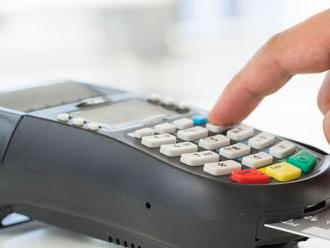 Mastercard má platobnú kartu s čítačkou odtlačkov prstov