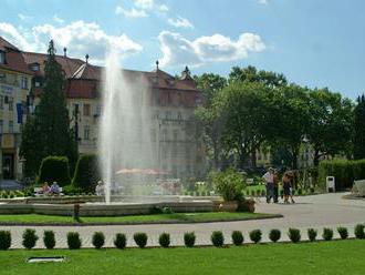 Neznámy páchateľ zničil hlavné fontány v Piešťanoch