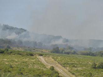 Bratislavské vinohrady zachvátil požiar, obyvateľov museli evakuovať