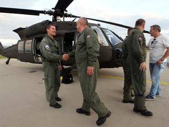 K dvom vojenským vrtuľníkom Black Hawk pribudnú ďalšie