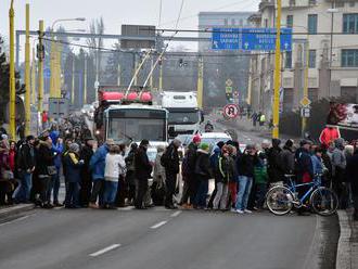 Prešovčania na protest znova blokovali dopravu v meste: Žiadajú obchvat mesta