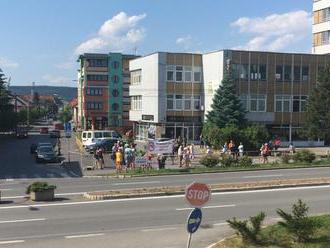 V Prešove opäť protestovali: Desiatky ľudí zablokovali dopravu v centre mesta