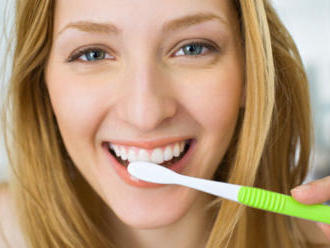 Odstránenie zubného kameňa je dôležité pre zdravý chrup. Aké máte možnosti?