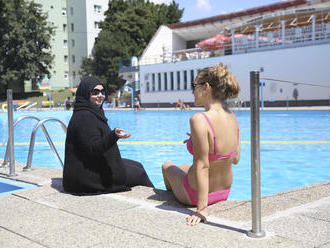 Zahalená žena v bazéne: Čo na to hovoria naše zákony a čo Slováci?