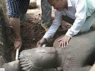 V kambodžskom chrámovom komplexe Angkór Vat objavili vzácnu sochu