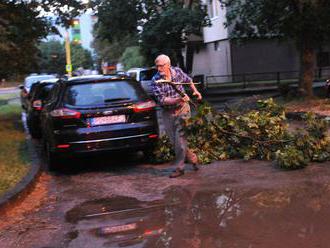 Supercela na Slovensku: pre mohutné búrky volali hasičov