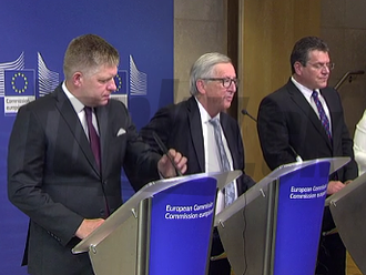Komédia na tlačovke: VIDEO Juncker úplne odrovnal Fica, počas prejavu mu zazvonil telefón