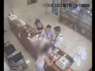 Video: Polícia upozorňuje na cudzincov, ktorí kradnú šperky