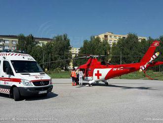 Vážna dopravná nehoda pri R. Janovciach si vyžiadala prevoz vrtuľníkom