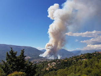Peklo počas dovolenky: Na Korzike museli kvôli požiaru vysťahovať stovky turistov!