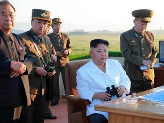 Severná Kórea opäť provokuje: Odpálila tri rakety!