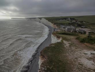 Evakuácia pláži na juhu Británie: Paniku spôsobila záhadná chemikália!