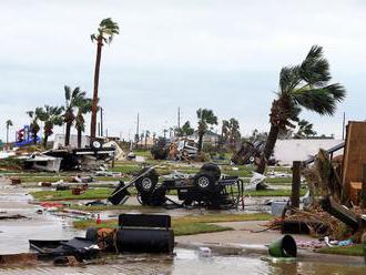 Drastické FOTO spustošeného Texasu po ničivom hurikáne Harvey: Ľudia unikali pred živlom na matracoc