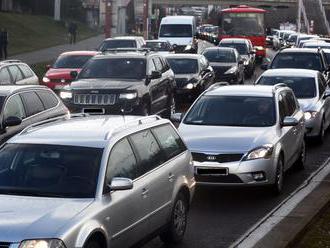 RADIKÁLNA novinka na Slovensku: Autá vykážu z miest, do centra len za poplatok!