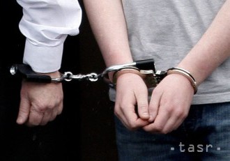 V Lotyšsku zadržali 110 pravdepodobných členov podvodníckeho gangu