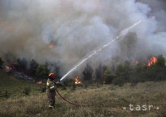Lesné požiare v Grécku sú pod kontrolou, nebezpečenstvo však pretrváva