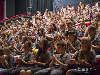 Detskí vysokoškoláci promovali v bratislavskom Divadle Aréna