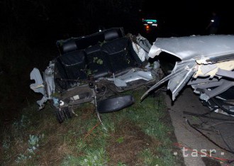 Pri dopravnej nehode pri obci Mlynčeky sa zranilo osem ľudí