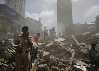 FOTO: V indickom Bombaji sa zrútila budova: Sedem ľudí je mŕtvych